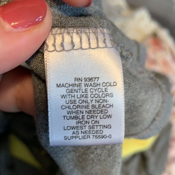 Liz Claiborne/ Henley Top / Size Large - Picture 6 of 6